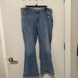 Vintage Levis 515 bootcut jeans with embroidered pockets!